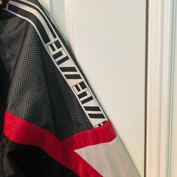 Zip up jacket with detachable hood - Picture 3 of 4